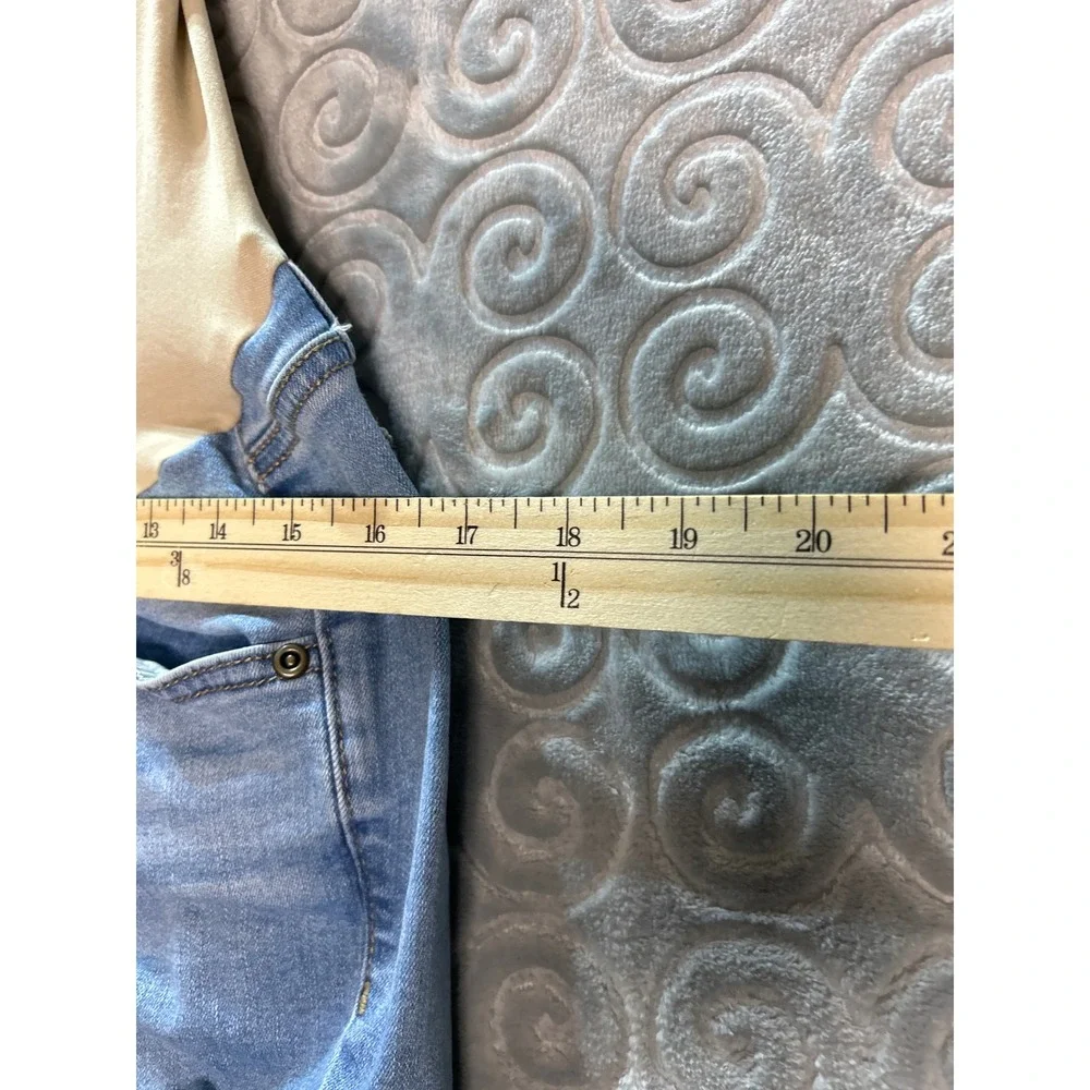A Glow Maternity Bermuda Jean Shorts‎ Size 10 Distressed Denim